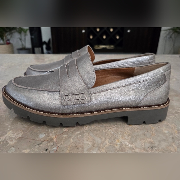 Women's Aetrex Collette Brushed Silver Leather.  Size 36/  US 6.5 - Picture 2 of 7